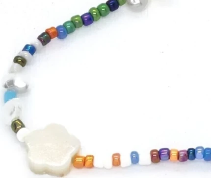 Collar con gancho y extension de acero quirurgico mostacillas colores, simil flor nacar y perlas 40c